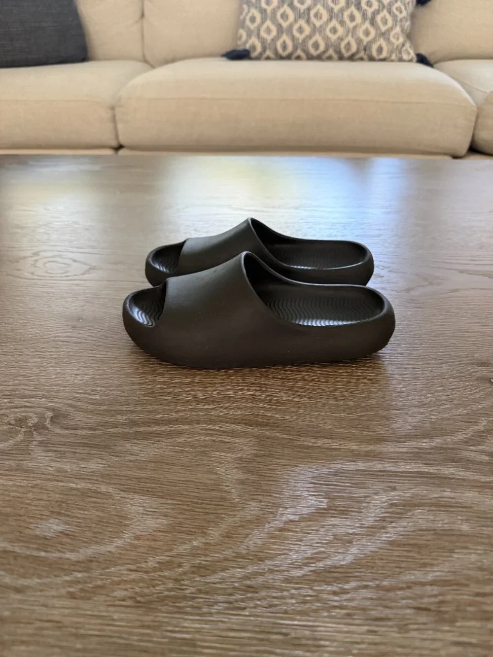 Boys Unbranded Black Cloud slides sandals size 1-2